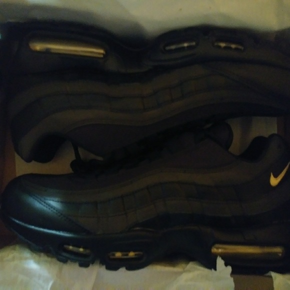 Air max - Picture 1 of 2